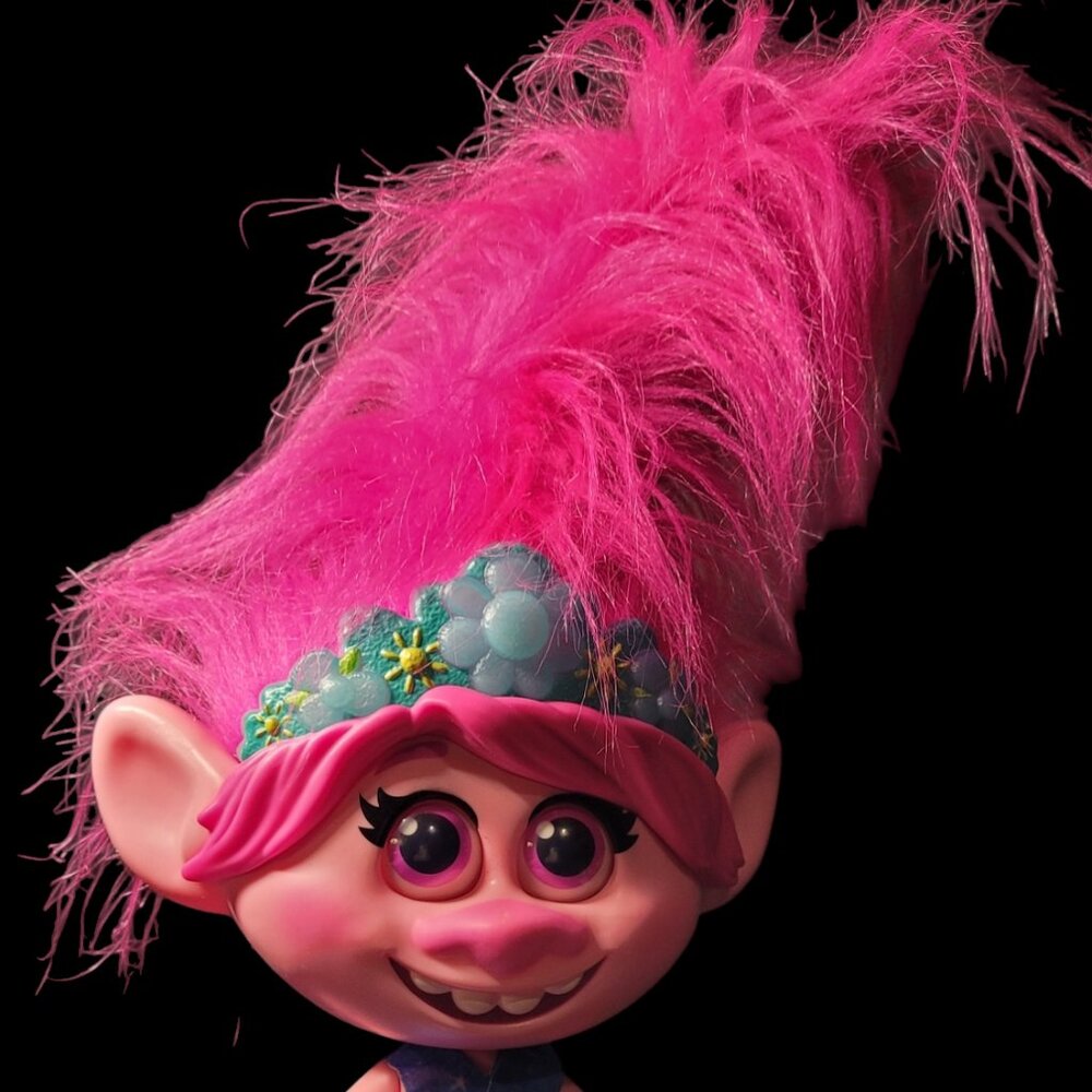 Poppy - TROLLS World Tour Dancing Hair Interactive Skater Doll